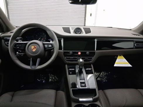 New 2026 Porsche Macan image 15