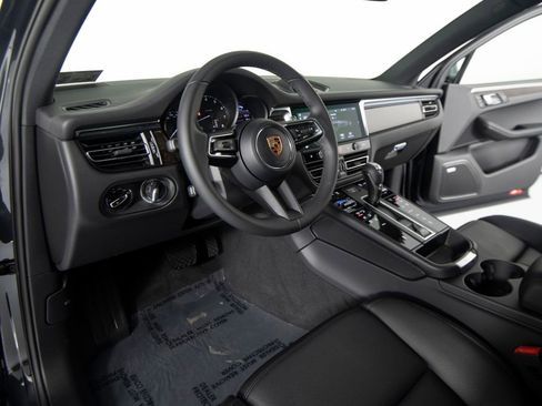 New 2026 Porsche Macan AWD/4WD image 4