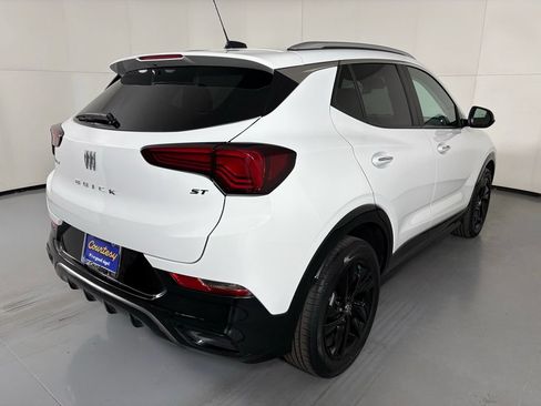Used 2024 Buick Encore GX Sport Touring FWD image 8