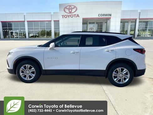 Used 2021 Chevrolet Blazer LT FWD image 2