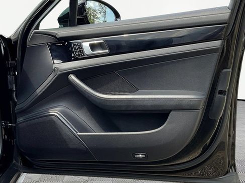 Used 2020 Porsche Panamera image 31