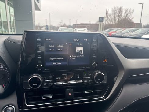 Used 2021 Toyota Highlander LE image 35