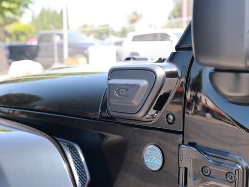 Used 2025 Jeep Wrangler Unlimited Sahara w/ Safety Group AWD/4WD image 14