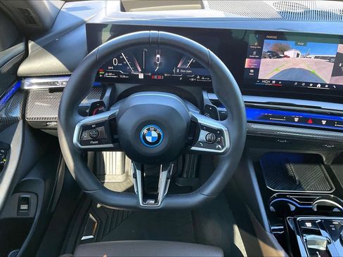 Used 2026 BMW 550e xDrive w/ Premium Package image 5