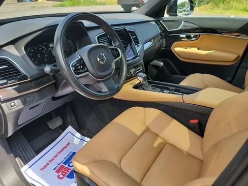 Used 2018 Volvo XC90 T6 Momentum w/ Convenience Package AWD/4WD image 10