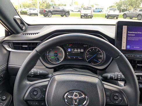 Used 2023 Toyota Venza XLE AWD/4WD image 30