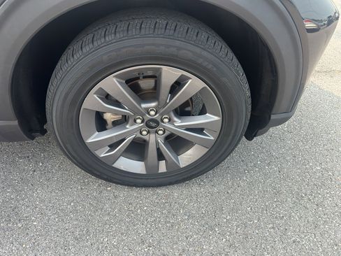 Used 2021 Ford Explorer XLT w/ Equipment Group 202A image 3