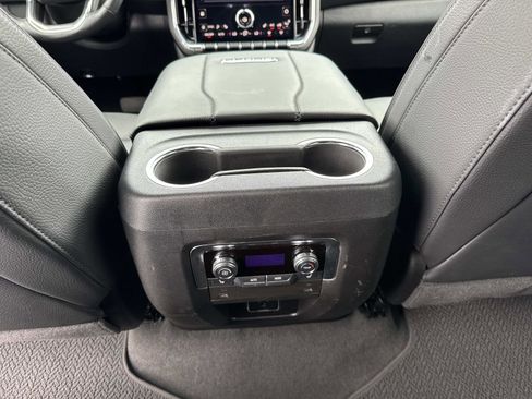 Used 2025 GMC Yukon Denali image 17