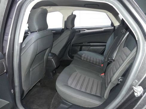 Used 2018 Ford Fusion SE image 26