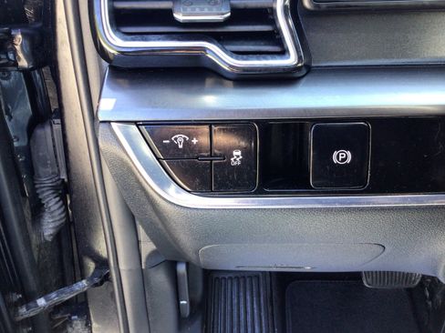 Used 2023 Kia Sportage EX AWD/4WD image 23