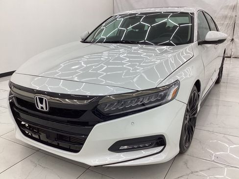 Used 2018 Honda Accord Touring image 1