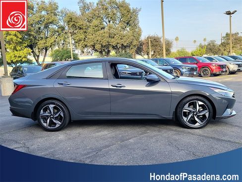 Used 2023 Hyundai Elantra SEL w/ Convenience Package image 3