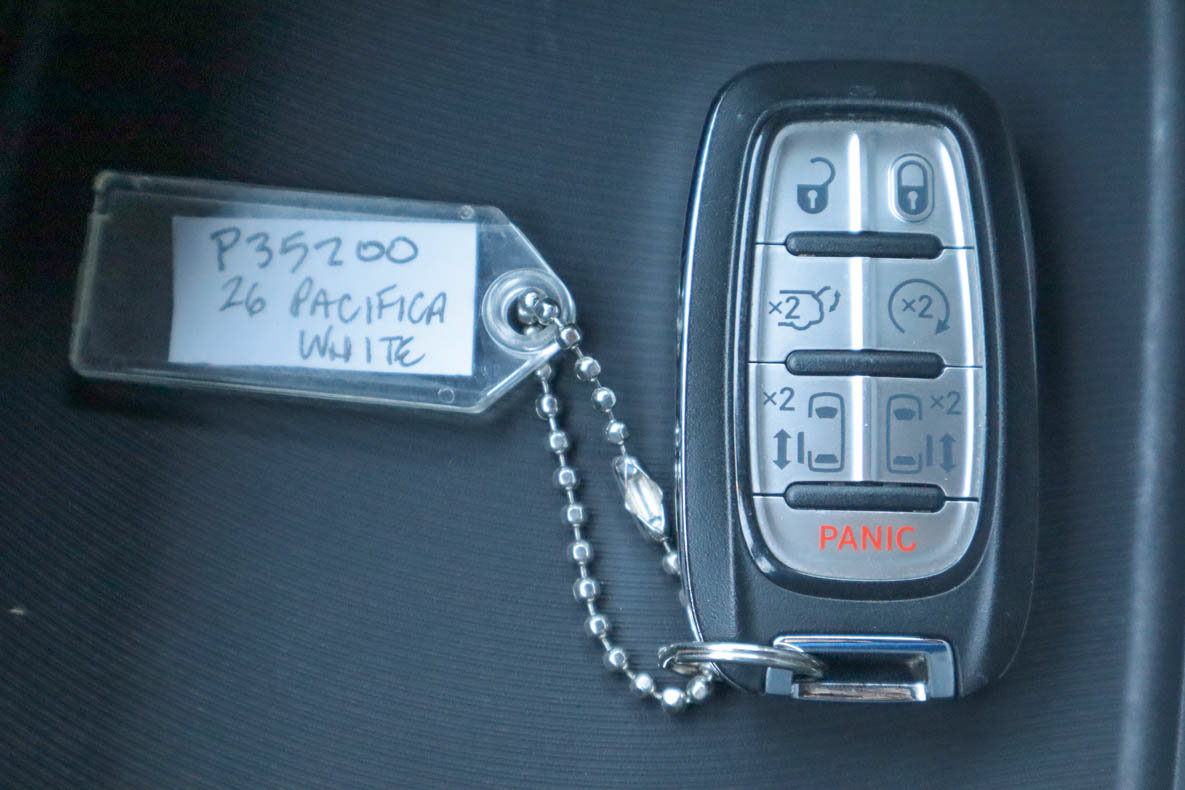 Used 2026 Chrysler Pacifica Select FWD image 28