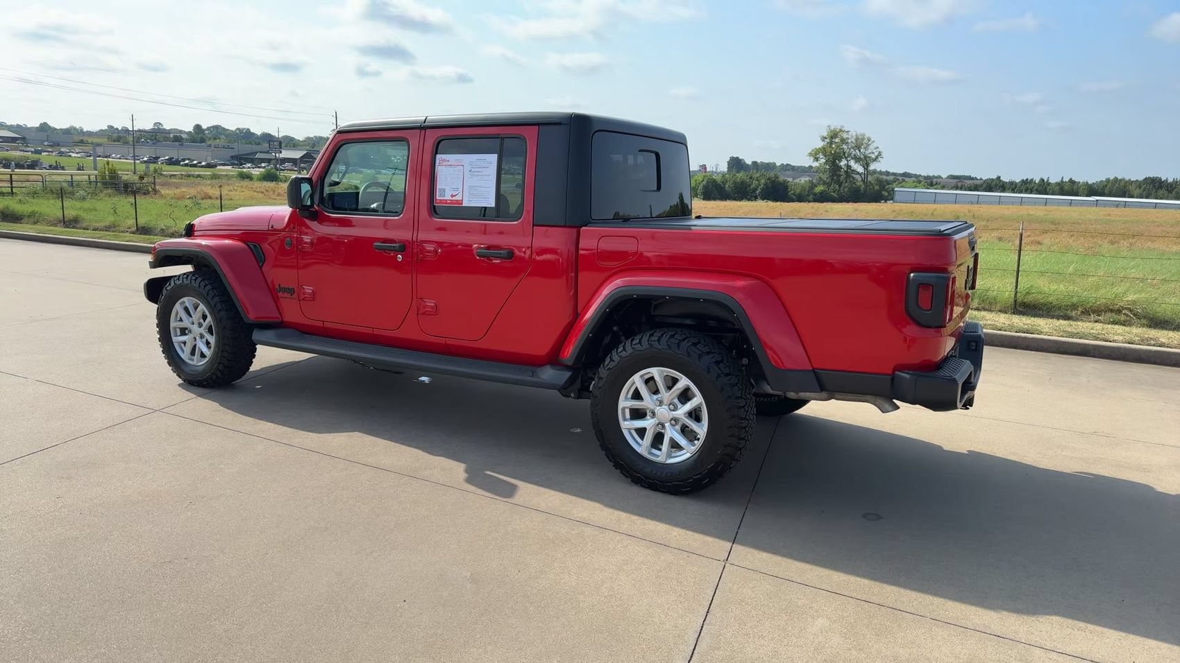 Used 2023 Jeep Gladiator Sport AWD/4WD image 5