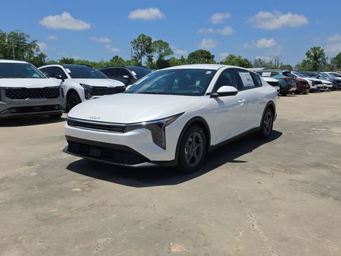 New 2026 Kia K4 FWD image 4