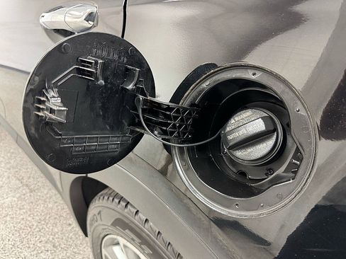 Used 2018 Hyundai Santa Fe SE image 28