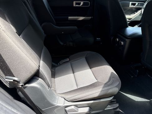 Used 2023 Ford Explorer XLT RWD image 15