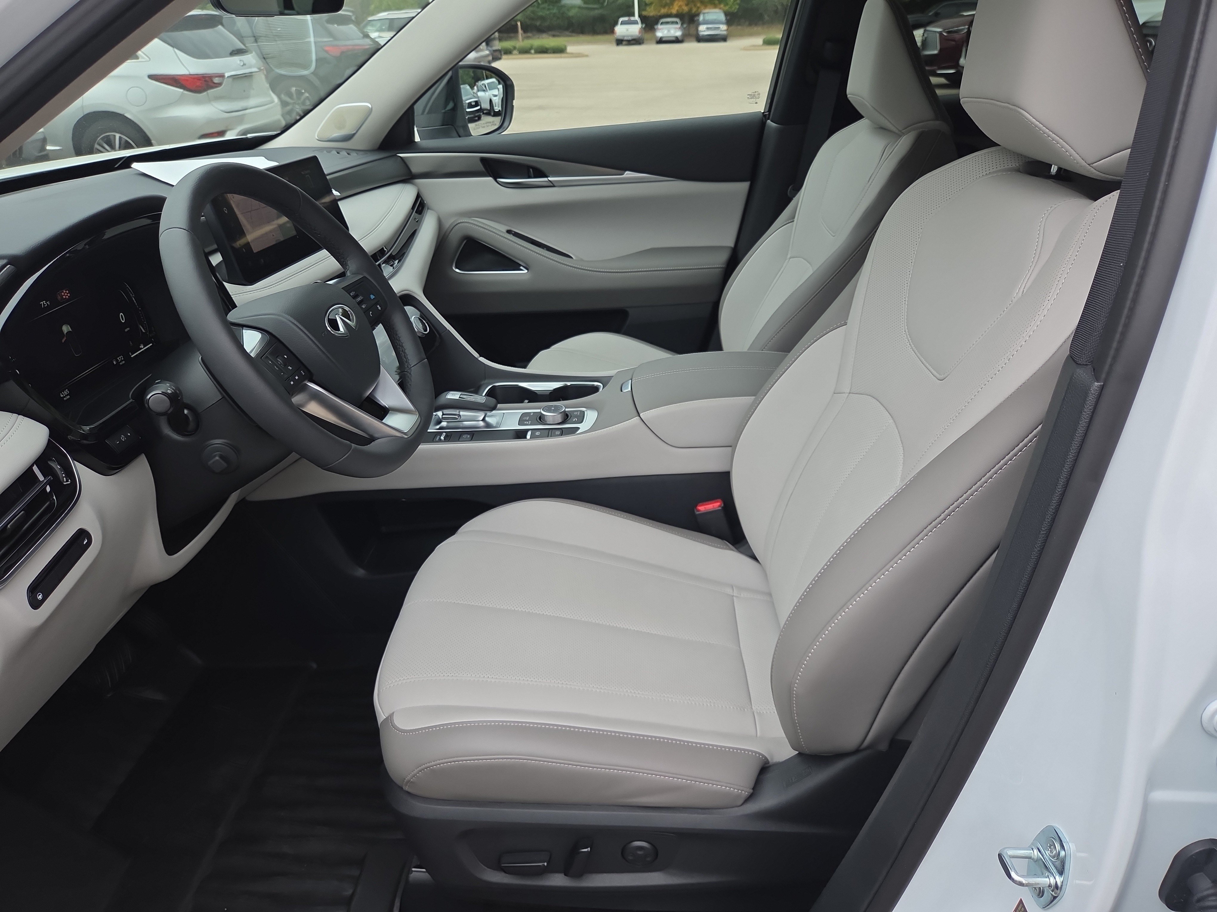 Used 2027 INFINITI QX60 Luxe w/ Cargo Package FWD image 5