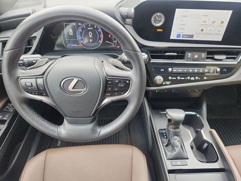Used 2024 Lexus ES 350 w/ Premium Package FWD image 11