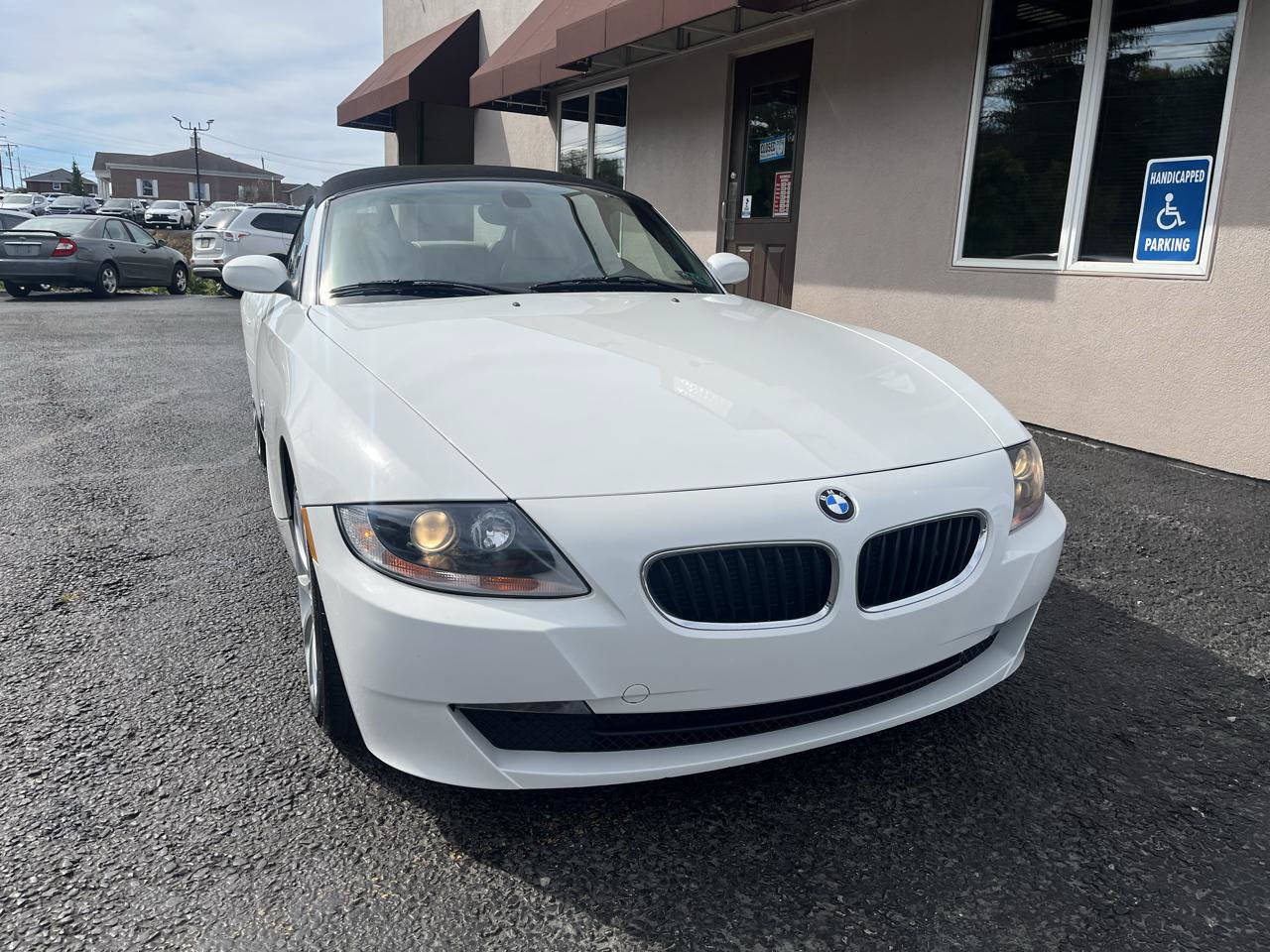Used 2008 BMW Z4 3.0i RWD image 2