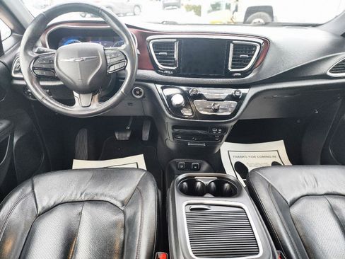 Used 2020 Chrysler Pacifica Touring-L image 18