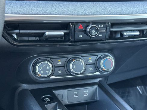 Used 2025 Nissan Kicks SV FWD image 19