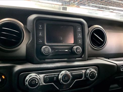 Used 2018 Jeep Wrangler Unlimited Sport image 34