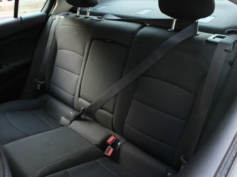 Used 2017 Chevrolet Cruze LT FWD image 18
