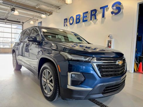 Used 2023 Chevrolet Traverse LT image 2