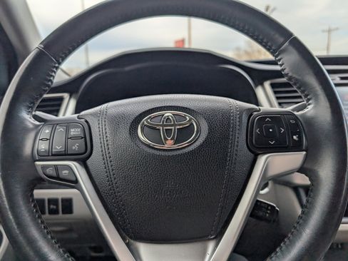 Used 2015 Toyota Highlander Limited image 14