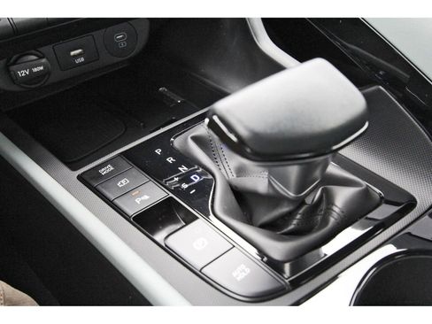 Used 2024 Hyundai Elantra Limited image 31