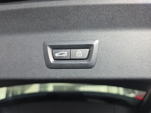 Used 2023 BMW X3 sDrive30i w/ Premium Package image 9