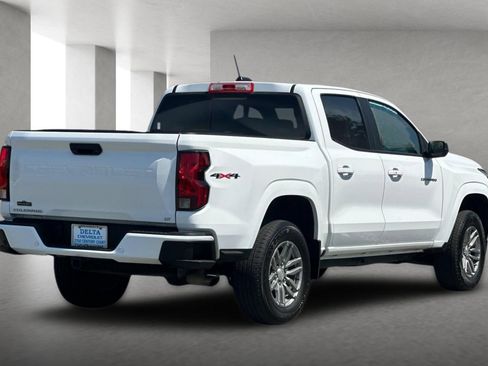 Used 2023 Chevrolet Colorado LT w/ LT Convenience Package II AWD/4WD image 4