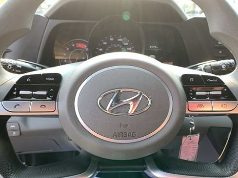 Used 2023 Hyundai Elantra SE FWD image 17