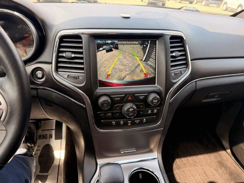 Used 2018 Jeep Grand Cherokee Limited image 36