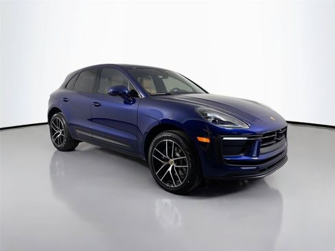 Certified 2026 Porsche Macan AWD/4WD image 9