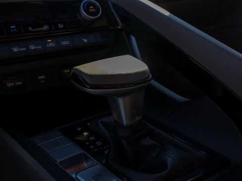 Used 2023 Hyundai Elantra SEL w/ Convenience Package image 35