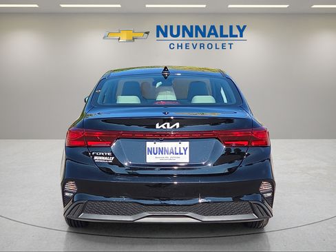 Used 2023 Kia Forte LXS w/ LXS Technology Package FWD image 4