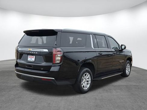 Used 2023 Chevrolet Suburban LT image 4