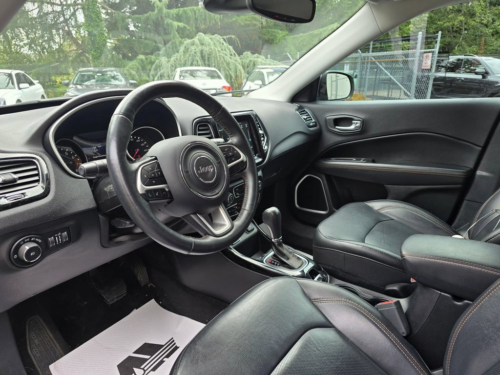 Used 2018 Jeep Compass Limited w/ Navigation Group FWD image 10