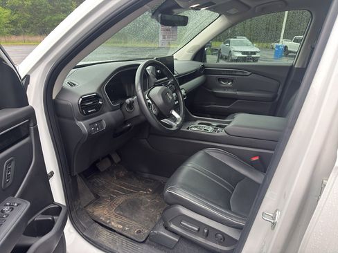 Certified 2023 Honda Pilot Elite image 2