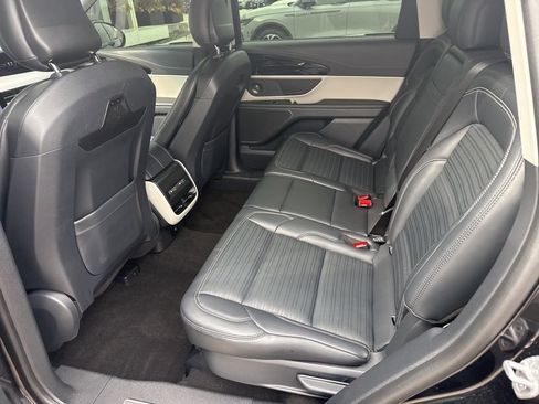 Used 2024 Lincoln Nautilus Reserve w/ Equipment Group 202A image 8