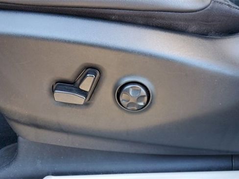 Certified 2024 Chrysler Pacifica Touring-L image 21