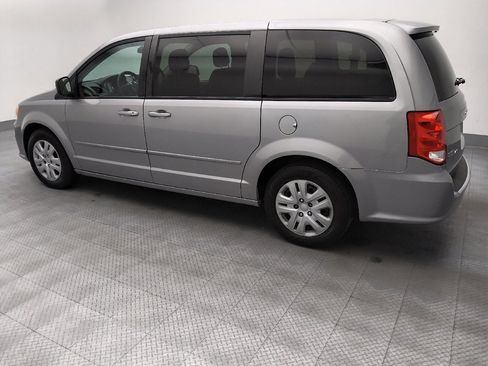 Used 2017 Dodge Grand Caravan SE FWD image 3