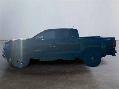 Used 2017 Chevrolet Colorado Z71 w/ Z71 Midnight Edition image 2