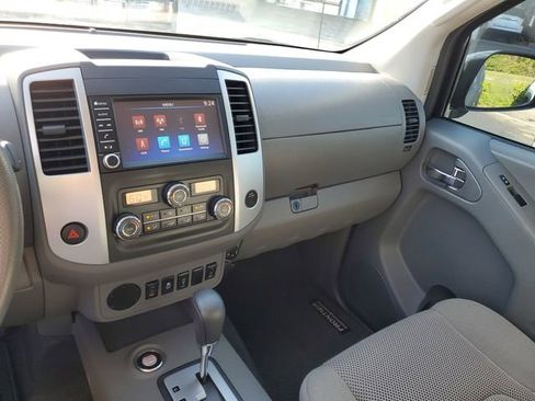 Used 2021 Nissan Frontier SV w/ Midnight Edition Floor Mats image 27