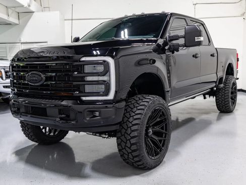 Used 2025 Ford F250 Platinum AWD/4WD image 2