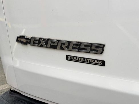 Used 2016 Chevrolet Express 2500 RWD image 14
