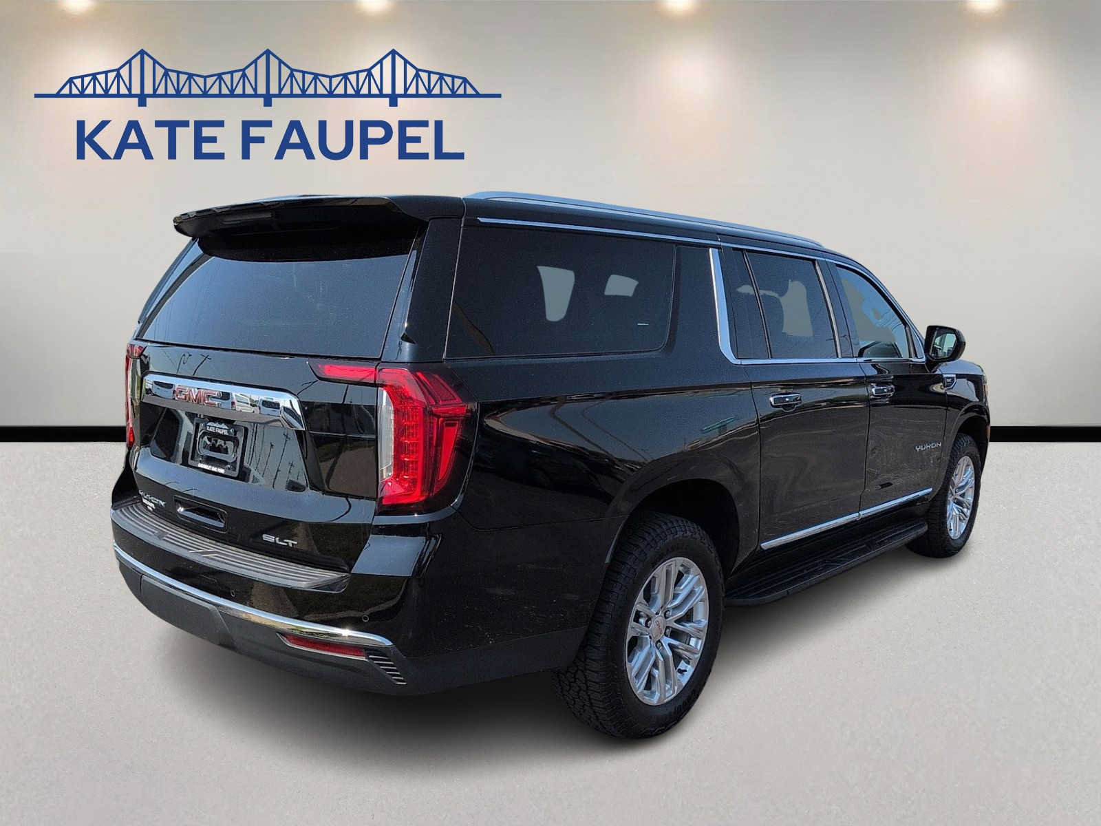 Used 2023 GMC Yukon XL SLT AWD/4WD image 7