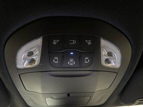 Used 2024 Chrysler Pacifica Limited FWD image 25